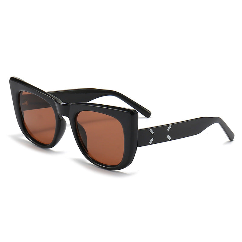 Women modern oversized sunglasses in unique design Bowlift