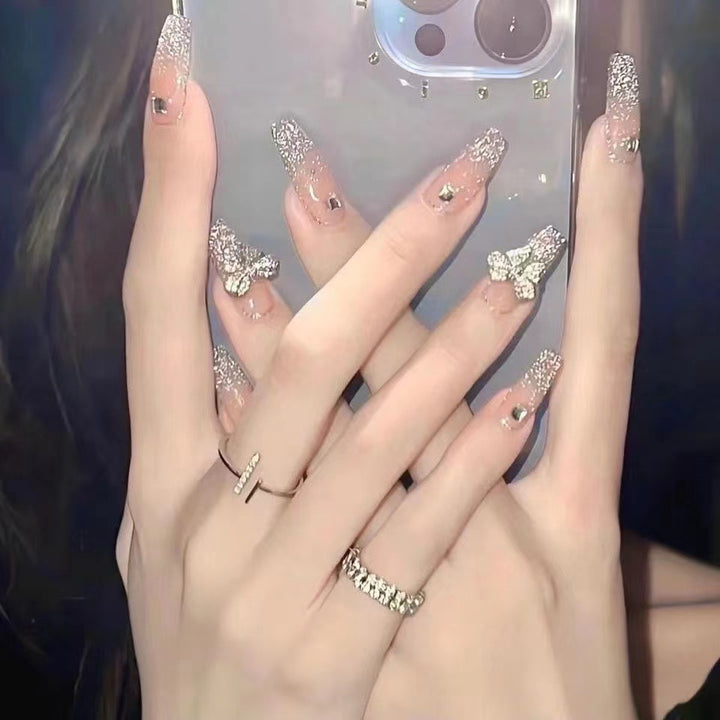 Glamorous designer nails Bowlift