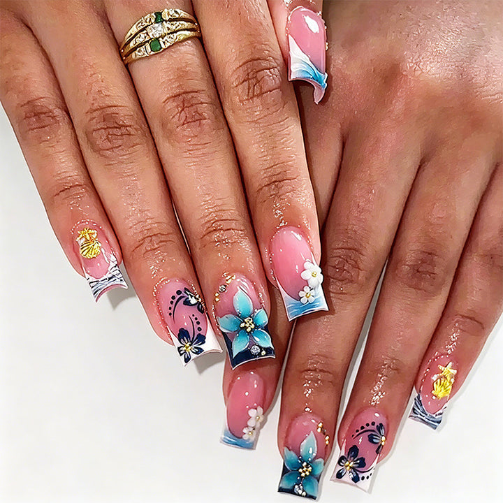 Elegant Artificial Nail Tips with Gold Accents Bowlift