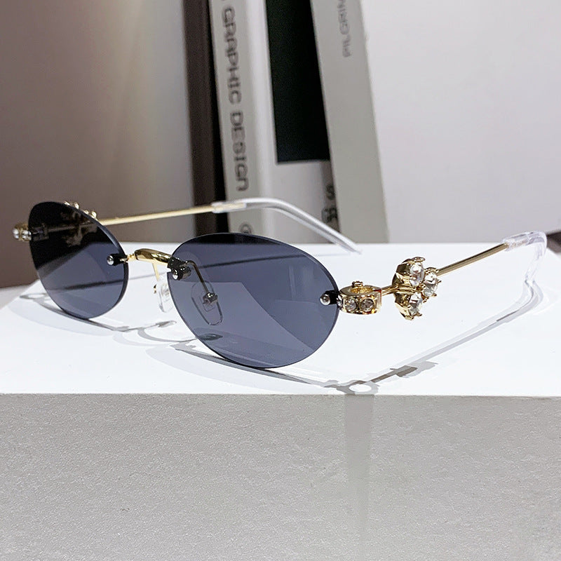 Ladies elegant sunglasses with geometric frame Bowlift