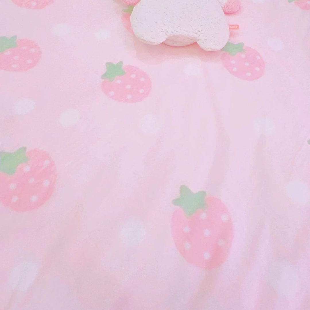 Cute Strawberry-Themed Plush Blanket
