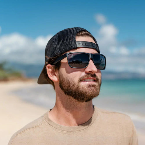 Men's sporty sunglasses with highly reflective lenses and elastic frame Bowlift