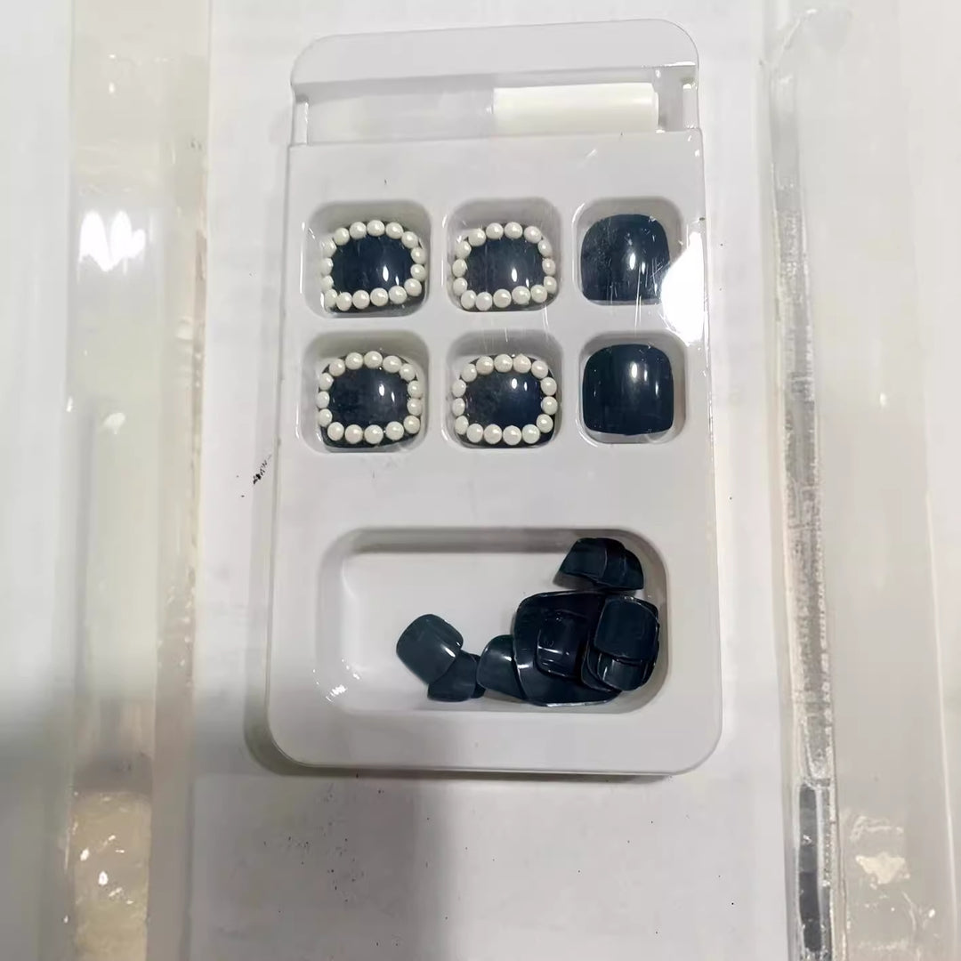 Decorative Press-On Nail Set with Pearl Accents Bowlift