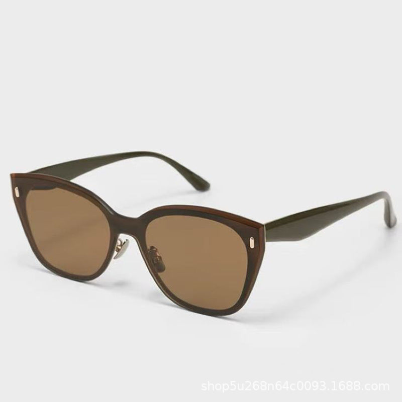 Vintage-Inspired Cat Eye Sunglasses