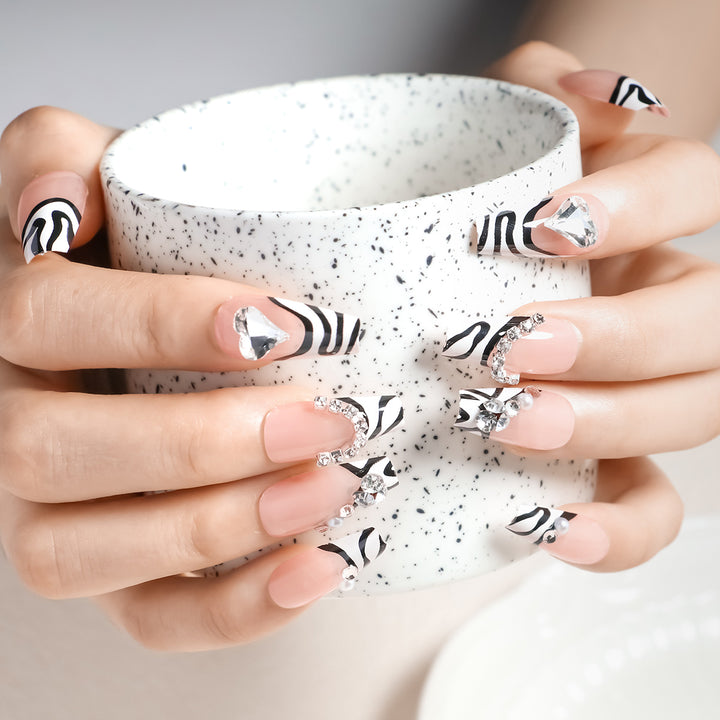 Decorative Press-On Nail Set with 3D Accents Bowlift