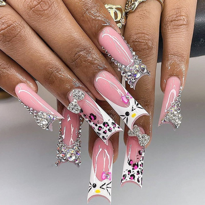 Artificial nail set with luxurious crystal embellishments Bowlift