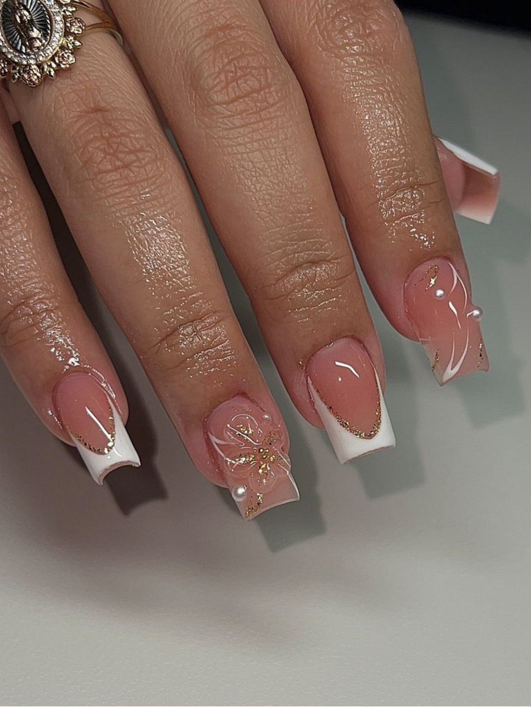 Elegant Nail Art Press-On Set Bowlift