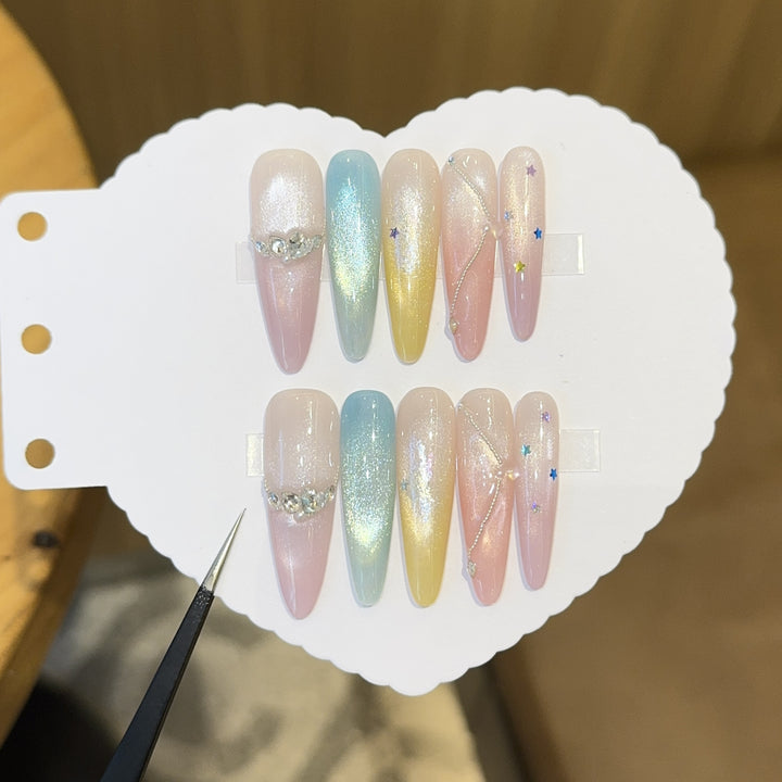 Artificial nails with shimmering effects and sparkling rhinestone details Bowlift
