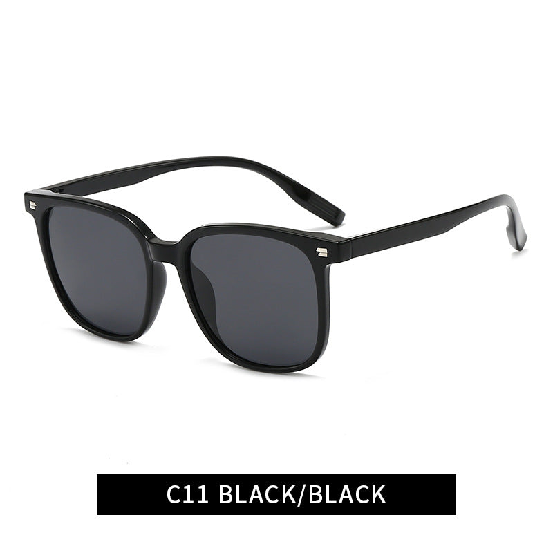 Ladies sunglasses in a modern square design with UV protection Bowlift
