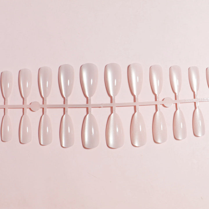 Glittery Stiletto Press-On Nail Set Bowlift