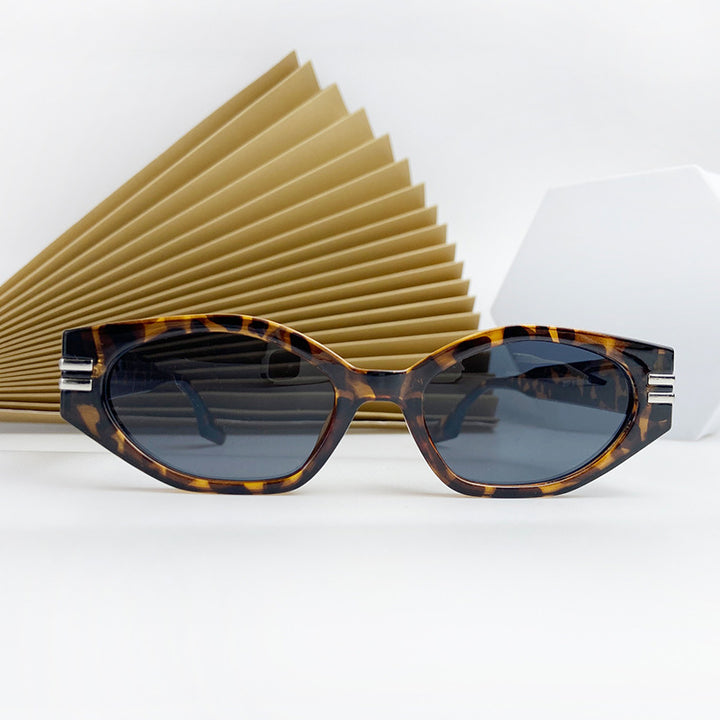 Women's Cat-Eye Sunglasses in stylish design with sturdy frame Bowlift