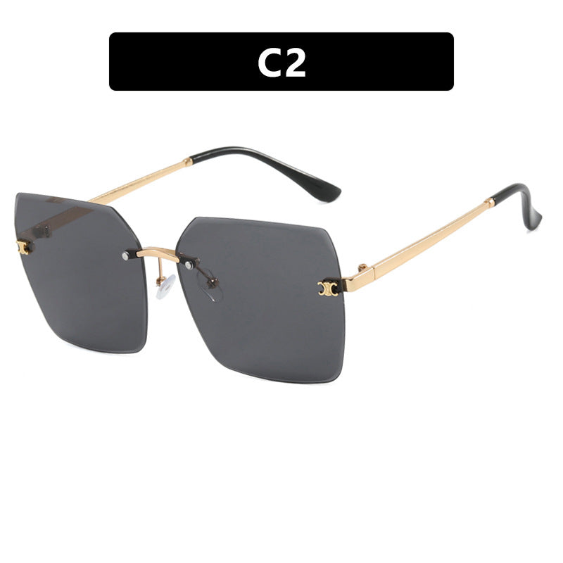 Women's square sunglasses in modern design with delicate metal frame Bowlift