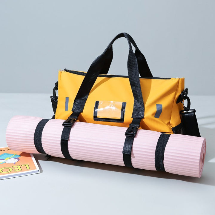 Sporty travel bag with innovative carrying system and durable material Bowlift