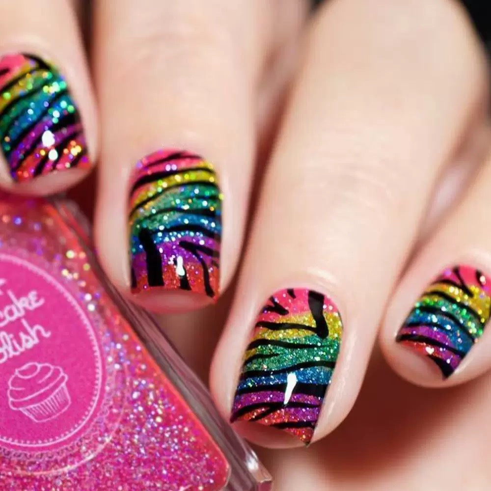 Creative nail art set with glittering rainbow pattern Bowlift