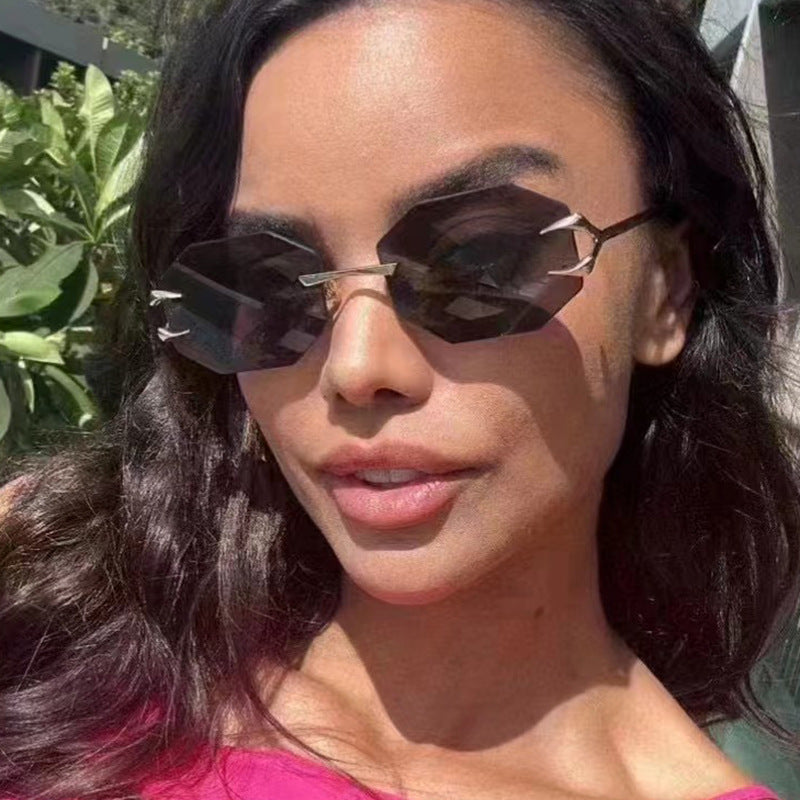 Women's geometric sunglasses with modern metal frame Bowlift