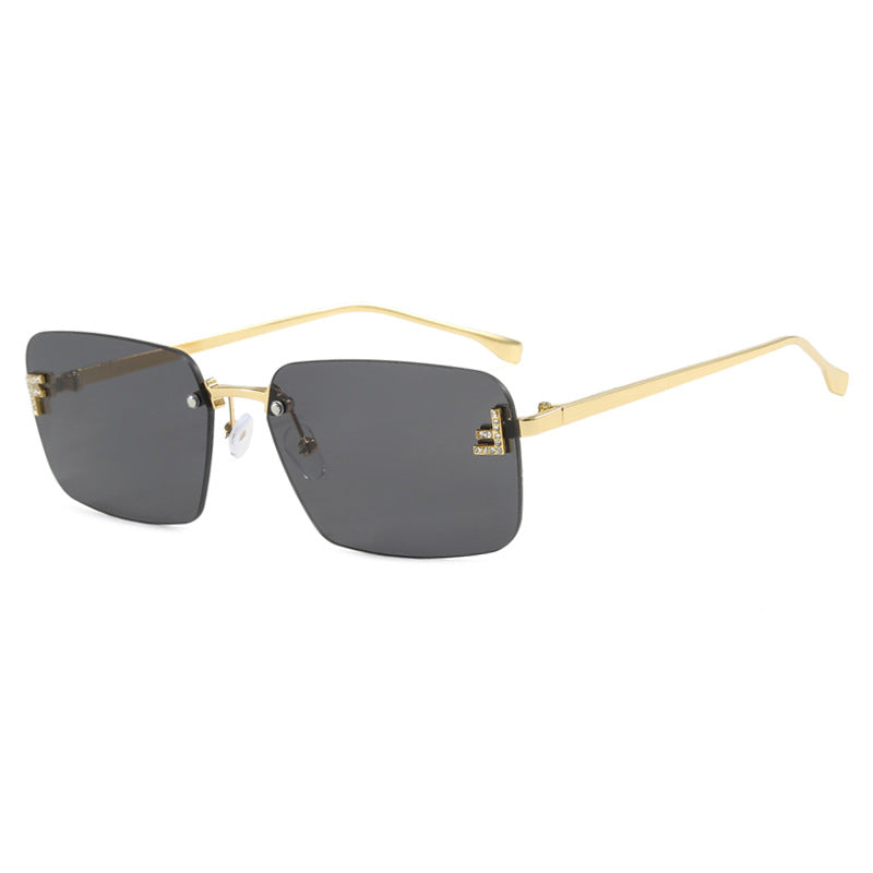 Ladies square sunglasses with elegant golden frame and stylish lenses Bowlift