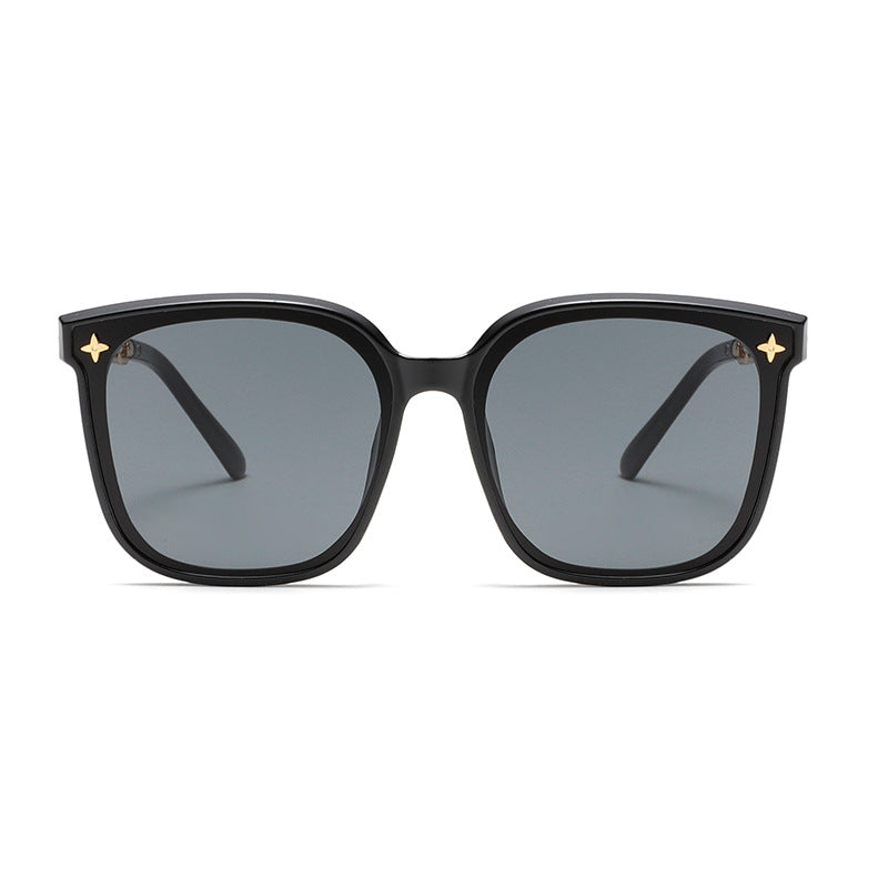 Women's Fashion Sunglasses with High-Quality Chain Detail Bowlift