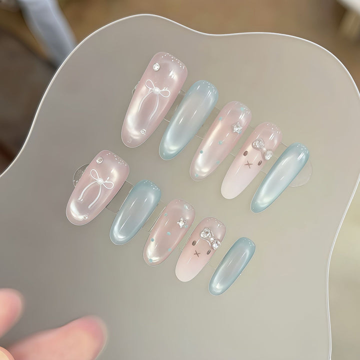 Artificial nails with playful details Bowlift