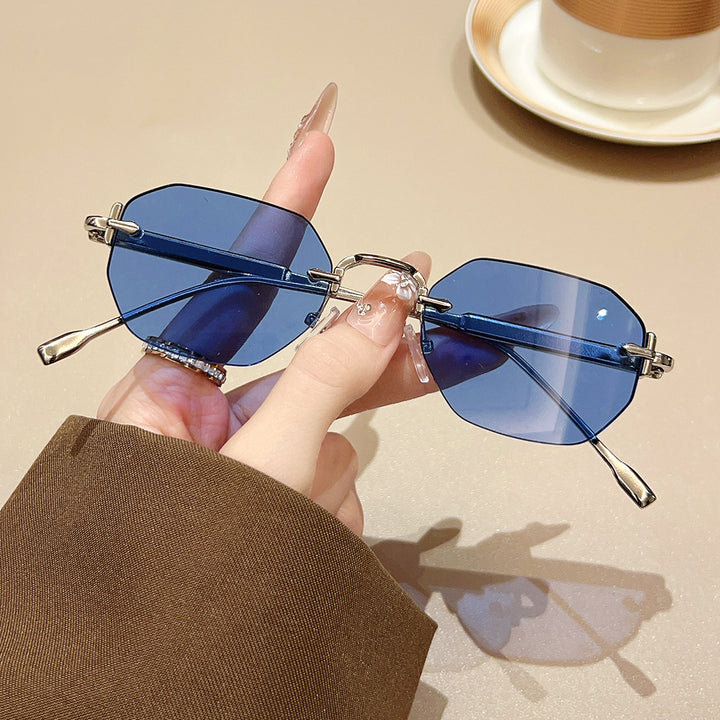 Chic Oversized Octagonal Sunglasses with Elegant Metal Accents Bowlift