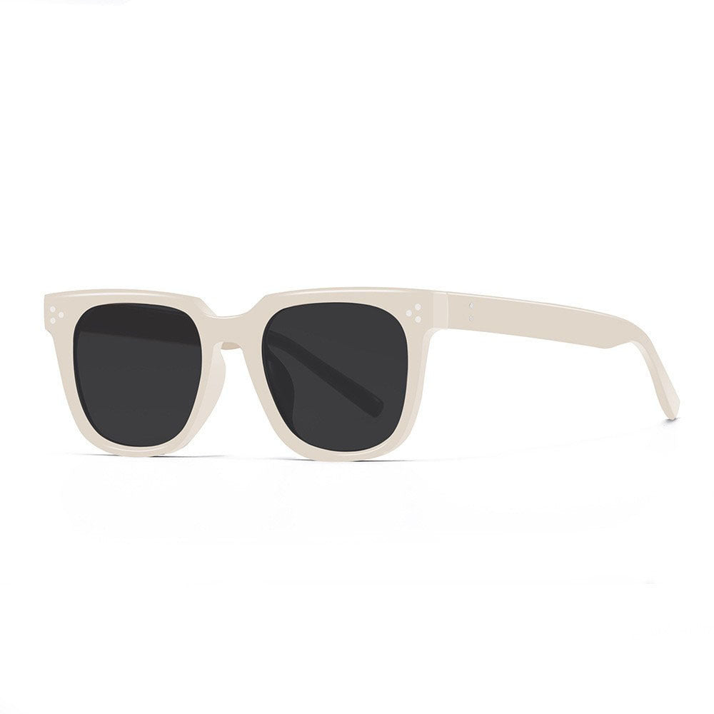 Ladies fashionable sunglasses with sturdy frame and UV protection Bowlift