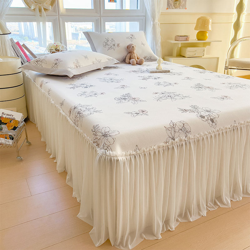 Women's elegant and decorative bedding throw set with cheerful floral pattern Bowlift