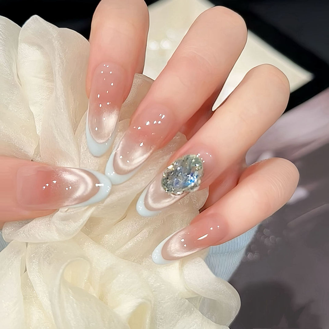 Artificial nails with glamorous accents Bowlift