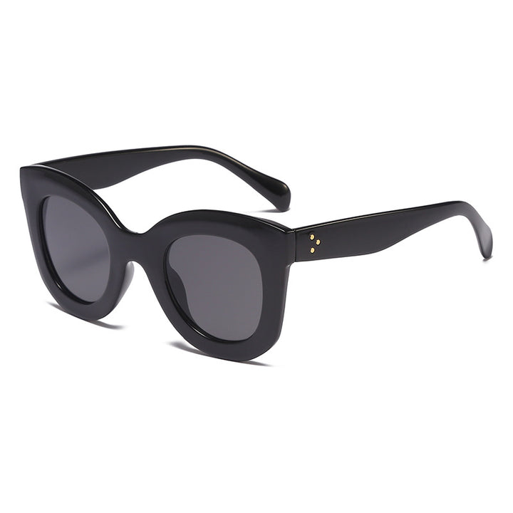 Ladies Elegant oversized sunglasses with an extravagant frame Bowlift