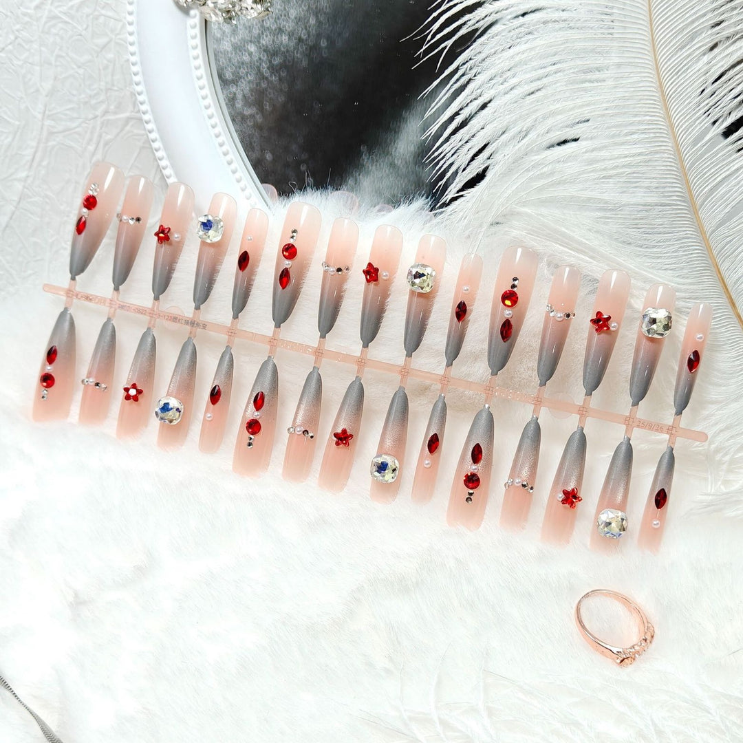 Artificial nails with glamorous glitter design and 3D applications Bowlift