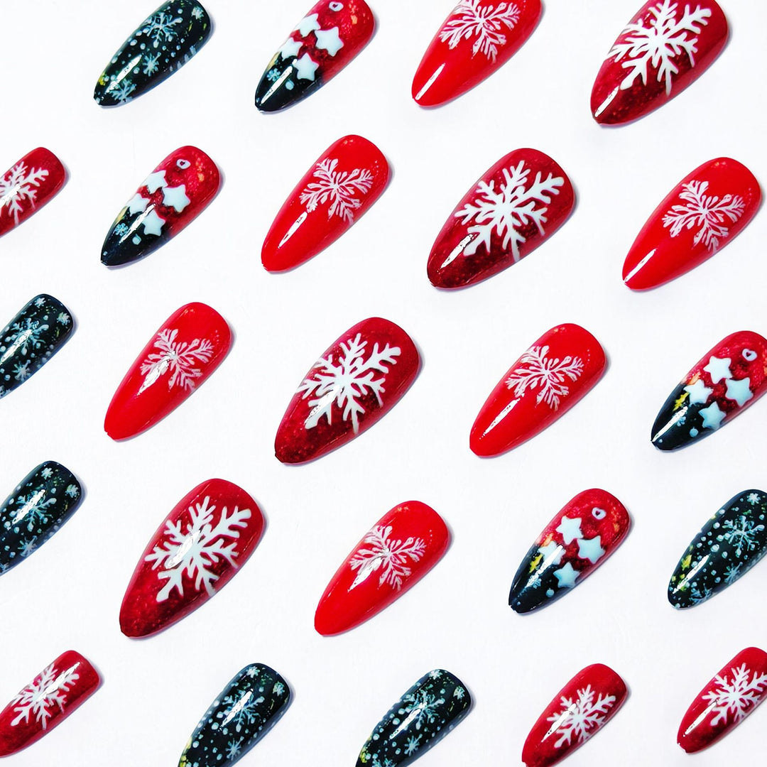 Artificial nails with festive snowflake and star motif Bowlift