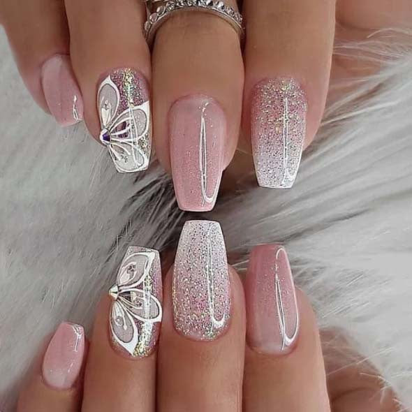 Elegant Ombre Press-On Nail Extensions with Decorative Accents Bowlift