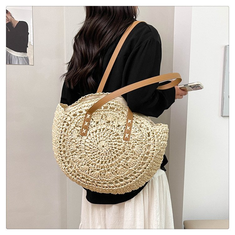 Handcrafted straw shoulder bag with unique design Bowlift