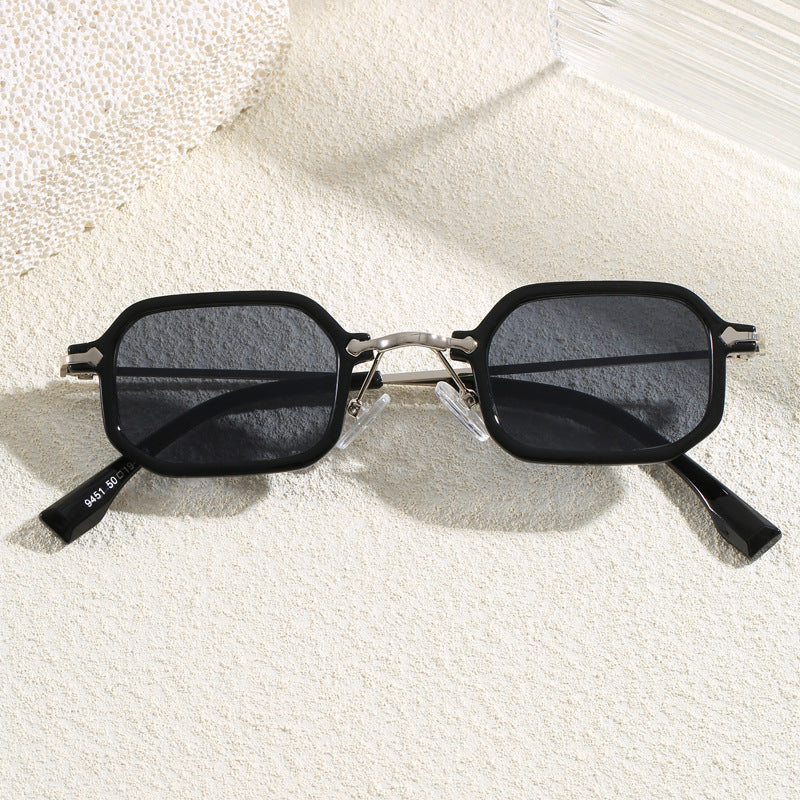 Fashionable Oversized Sunglasses in Modern Design Bowlift