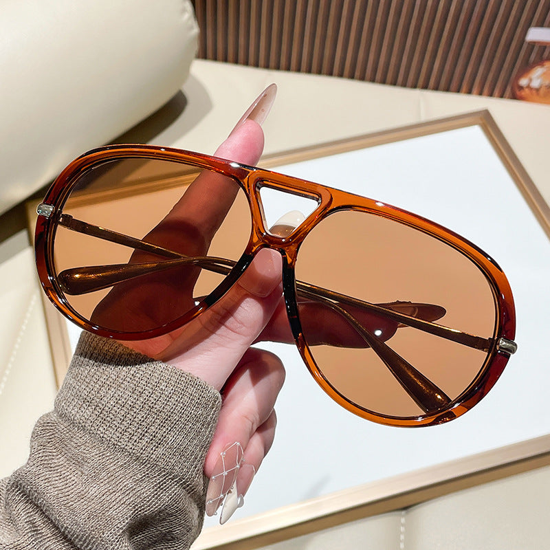 Ladies' sunglasses in an extravagant design with striking lenses Bowlift