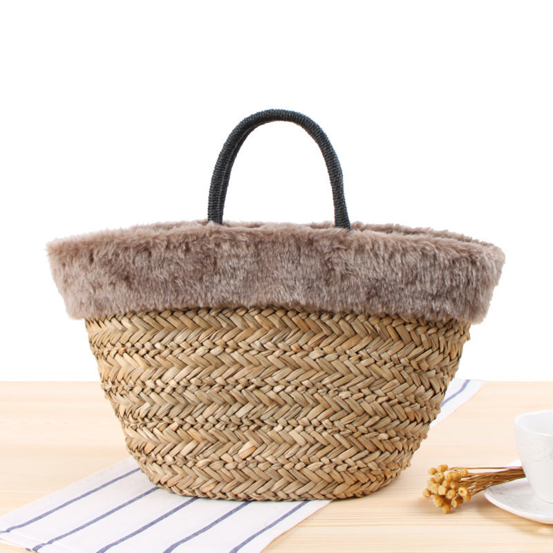 Braided handbag with luxurious faux fur trim Bowlift
