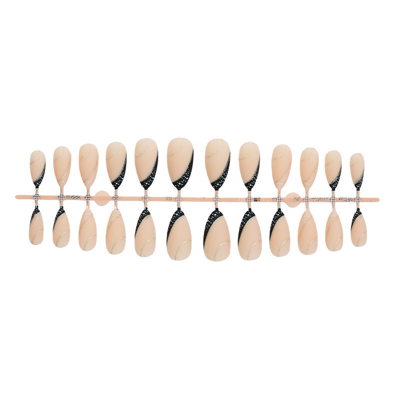 Nail set with elegant gold and silver accents Bowlift