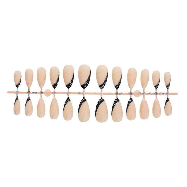 Nail set with elegant gold and silver accents Bowlift