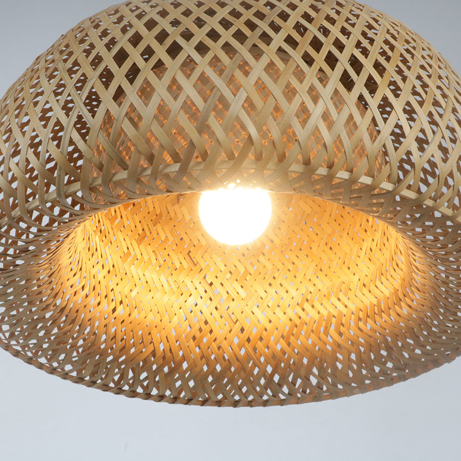 Elegant pendant lamp made of hand-woven rattan Bowlift