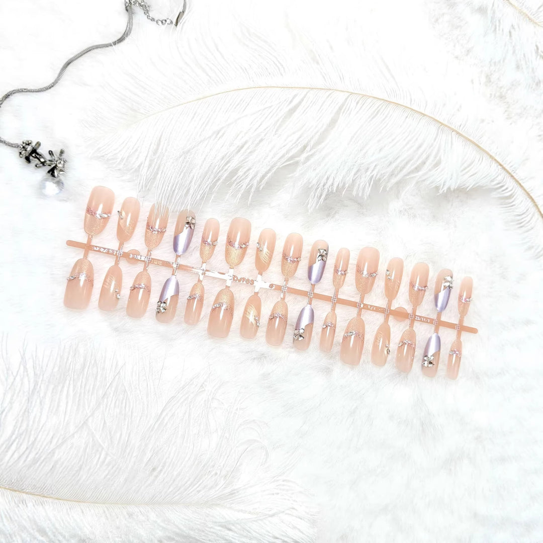 Luxury artificial nails with elegant accents Bowlift