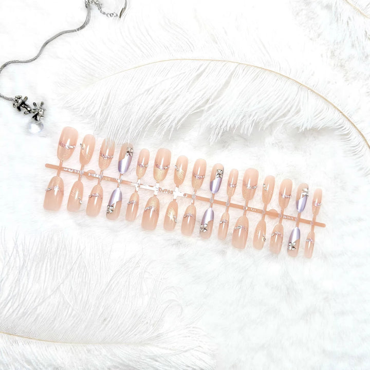 Luxury artificial nails with elegant accents Bowlift