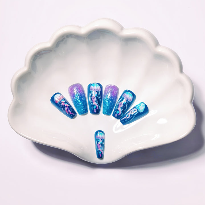 Artificia nails with fascinating jellyfish design Bowlift