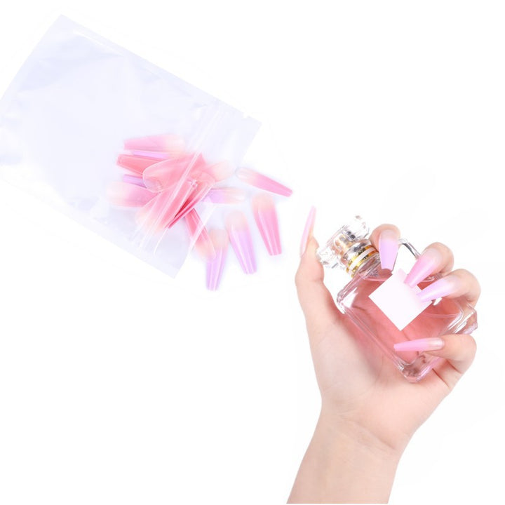 Artificial nails in elegant stiletto design Bowlift