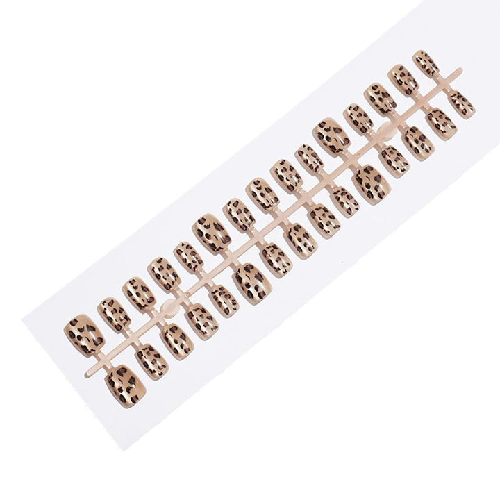 Artificial Nail Tips in Modern Leopard Design Bowlift