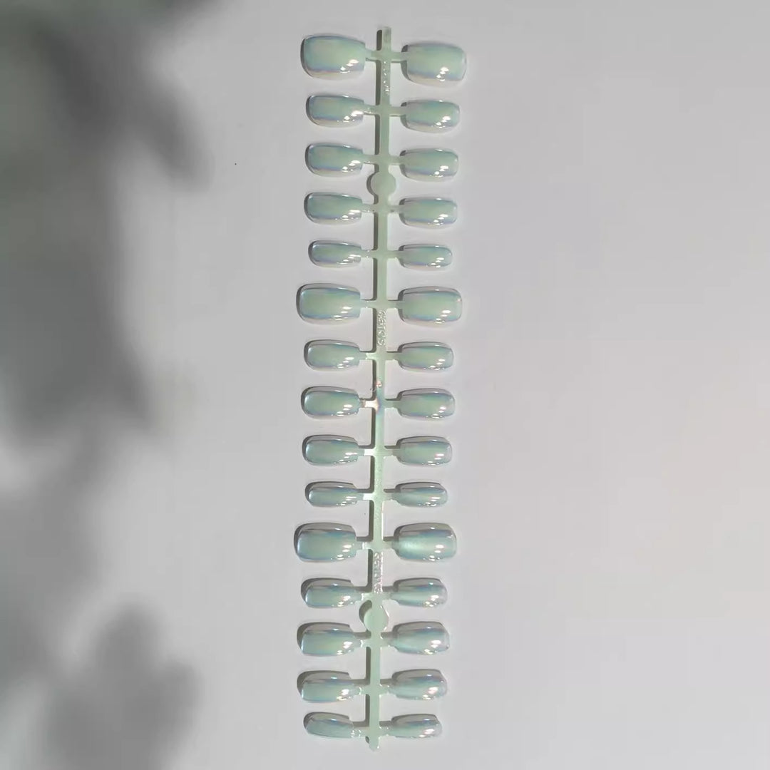 Iridescent Press-On Nail Set Bowlift