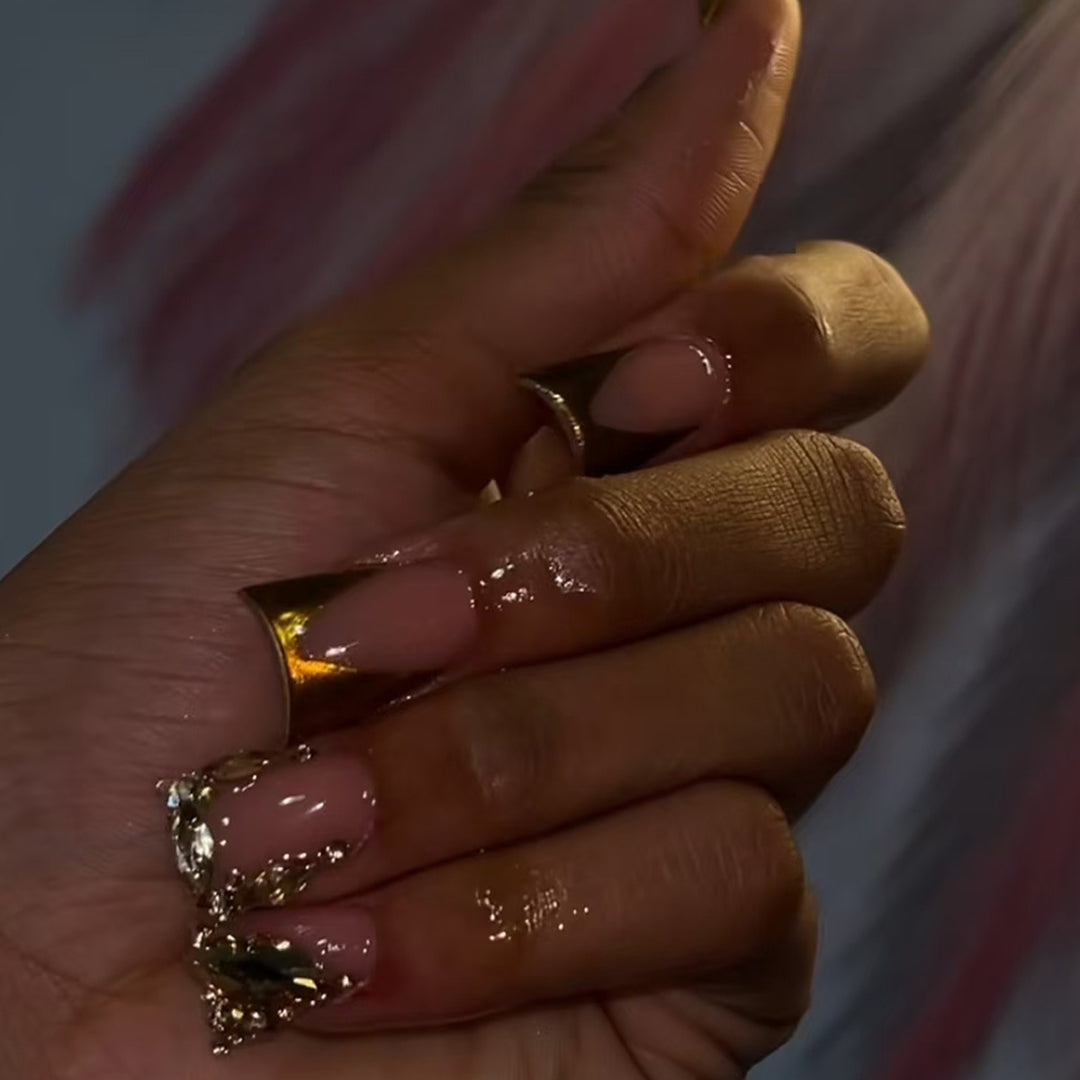 Luxurious Metallic Accent Press-On Nail Extensions Bowlift