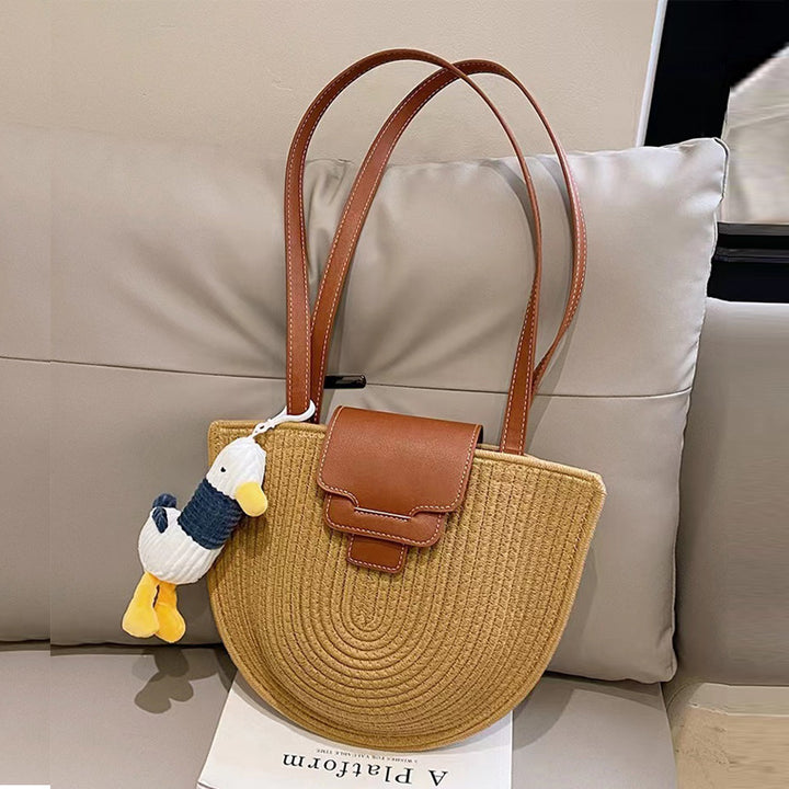 Fashionable Tote Bag Made of Woven Material with Playful Pendant Bowlift