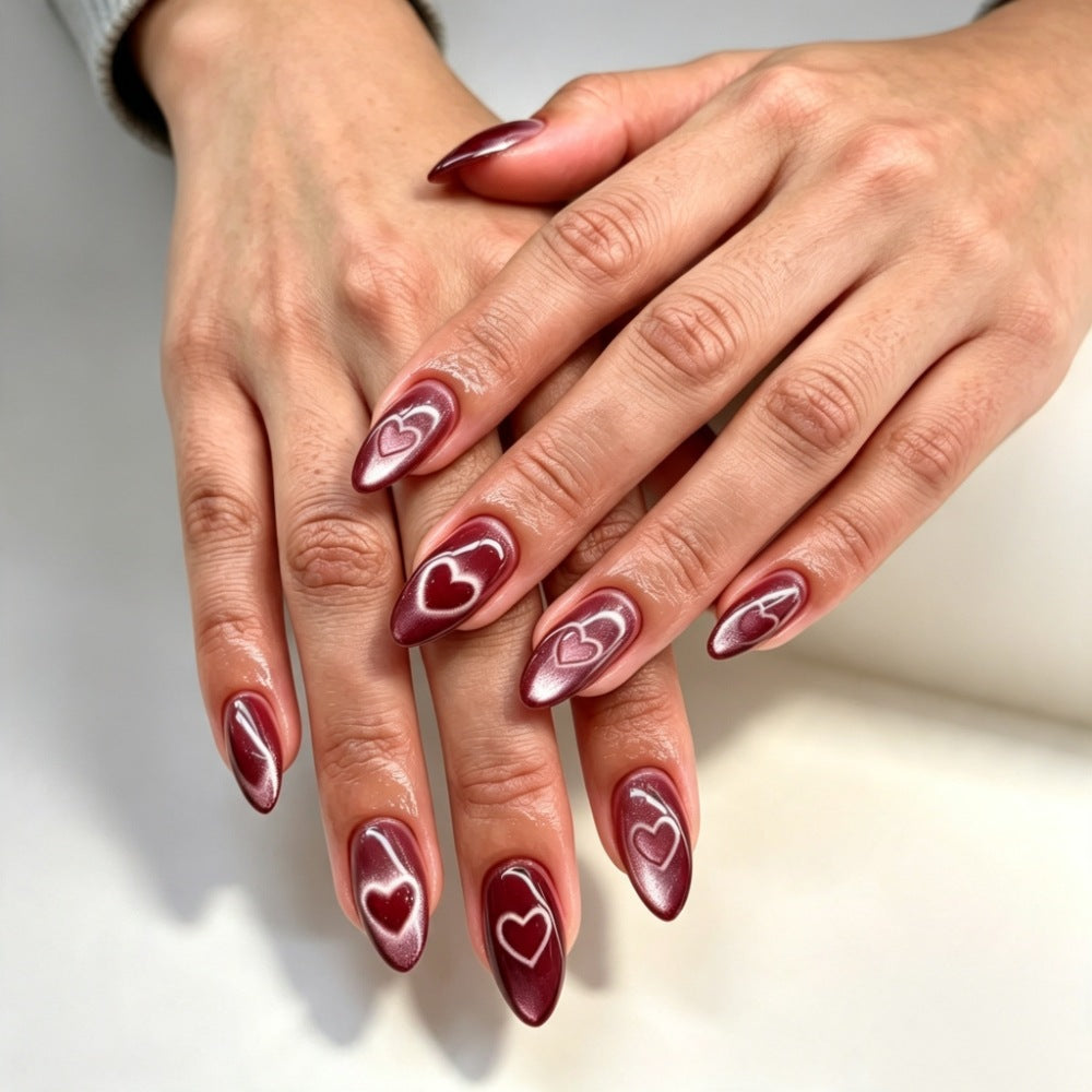 Artificial nails with luxurious heart design and shimmering finish Bowlift