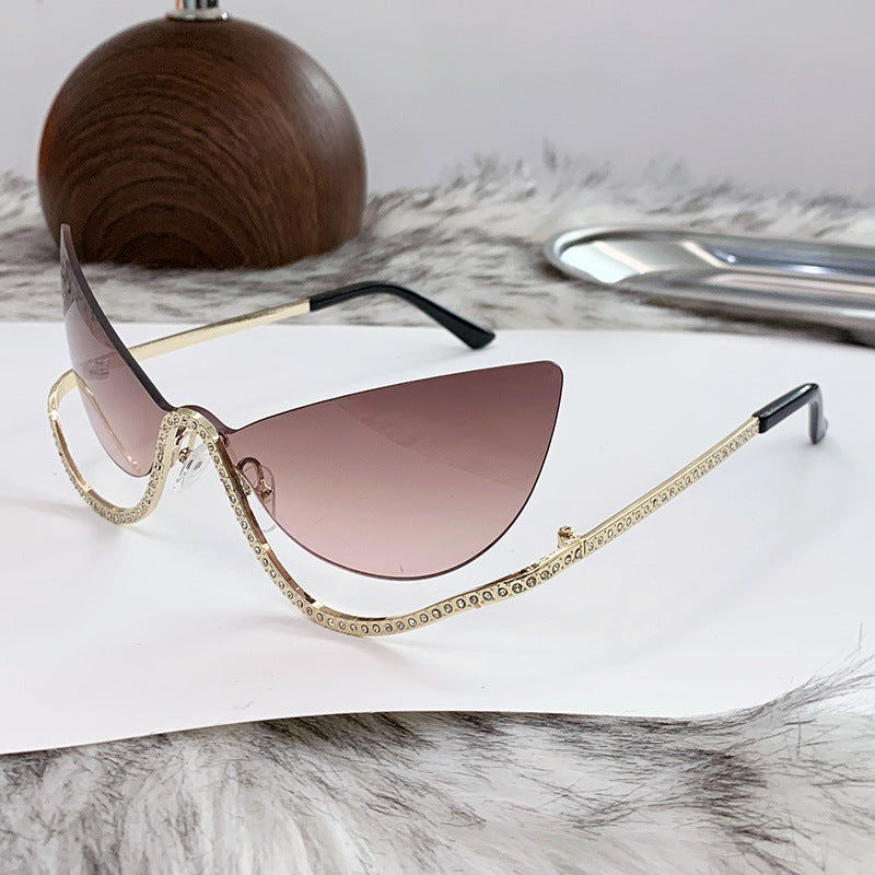 Women's extravagantly shaped Cat-Eye sunglasses with sparkling appliqués Bowlift