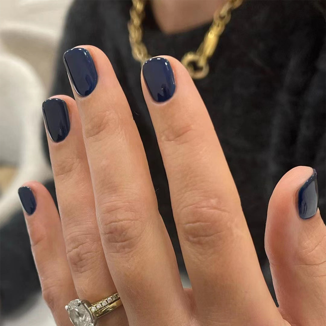 Elegant Nail Art with Gloss Finish Bowlift