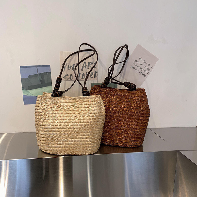 Handcrafted natural material bag Bowlift