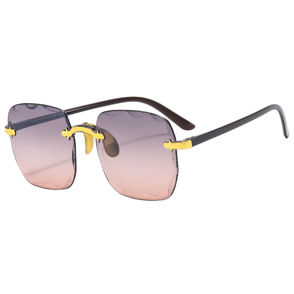 Ladies oversized sunglasses with unique design elements Bowlift